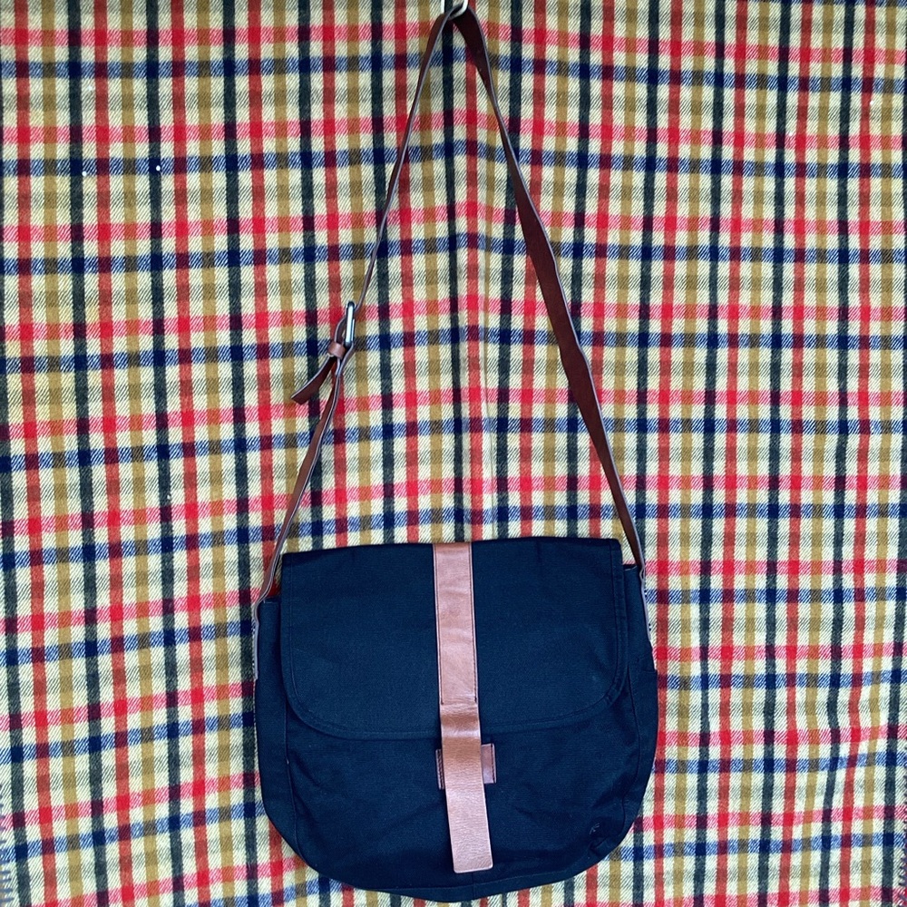 Ellington Messenger Travel Bag